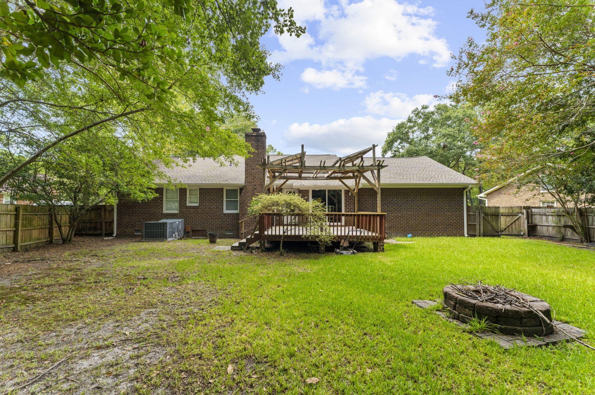102 Worlingham Court Photo 37