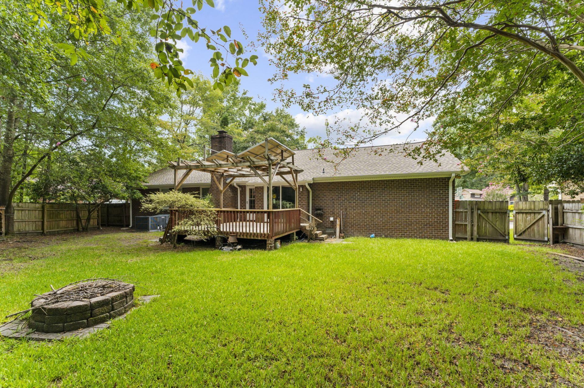102 Worlingham Court Photo 38