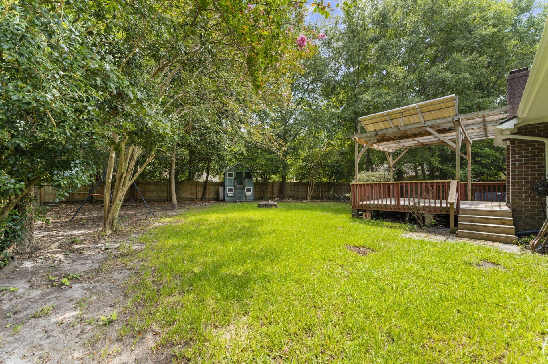102 Worlingham Court Photo 40