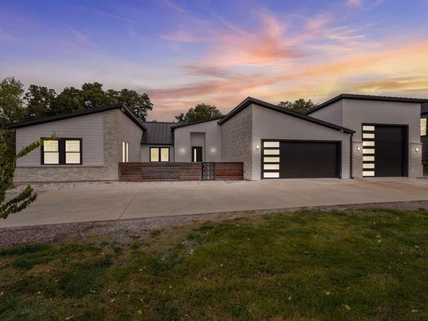 211 Shahan Drive, Shady Shores, TX 76208