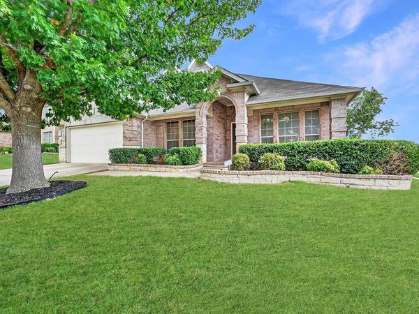 14 Lucas Lane, Edgecliff Village, TX 76134