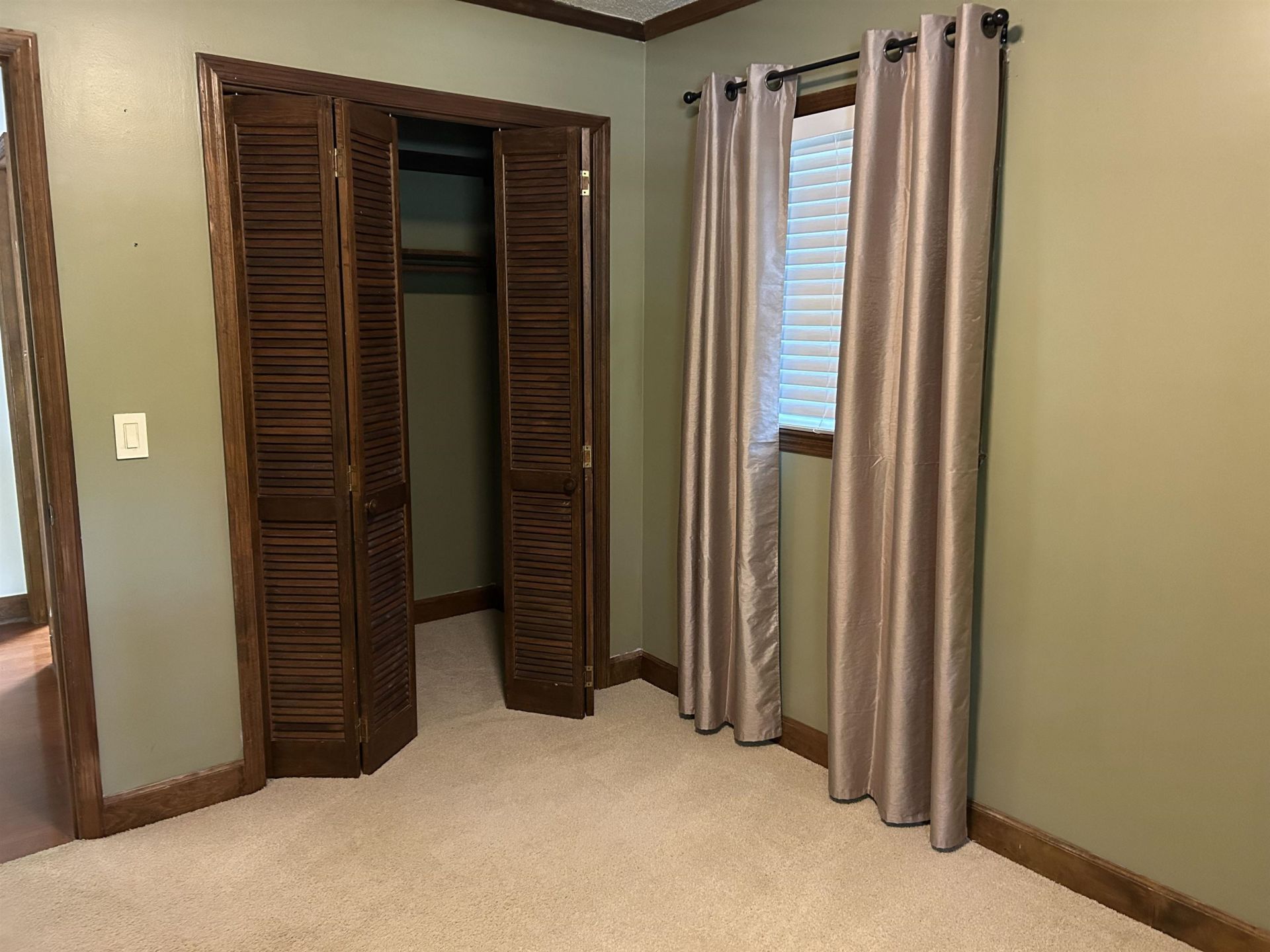 3684 Creek Rd.  Photo 4