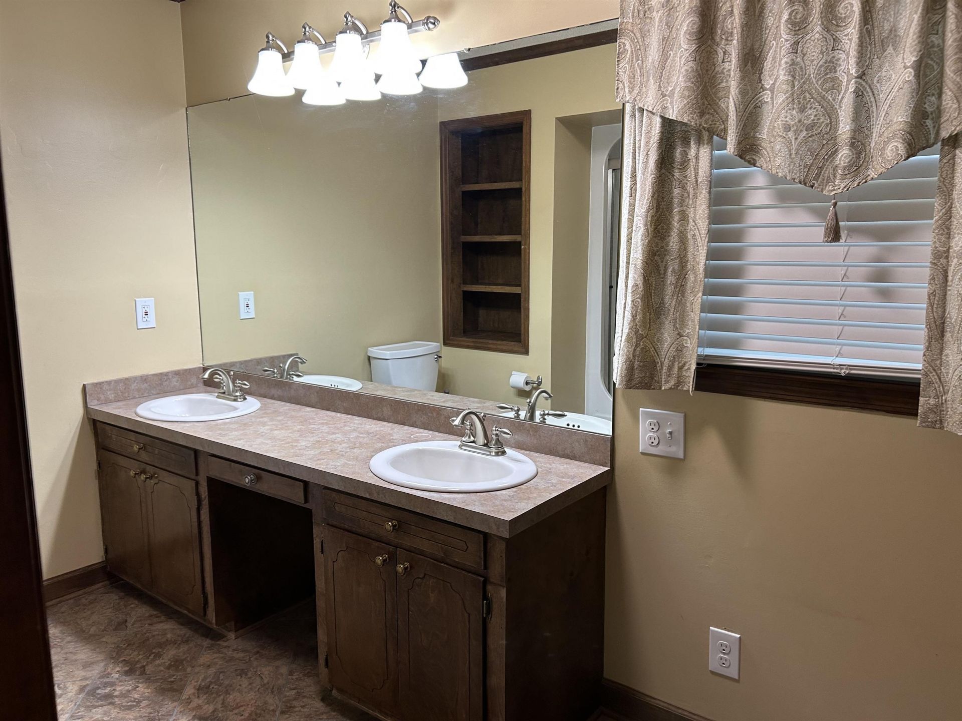 3684 Creek Rd.  Photo 5