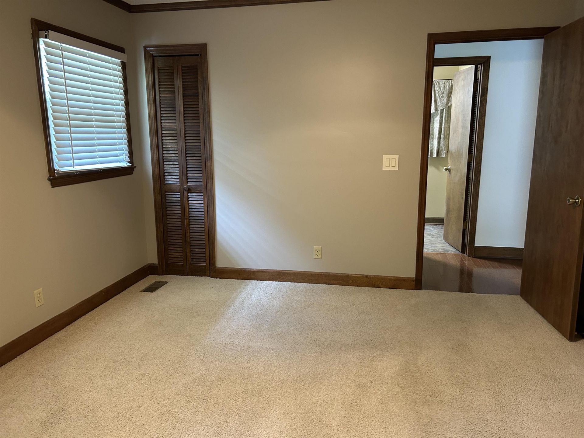 3684 Creek Rd.  Photo 8