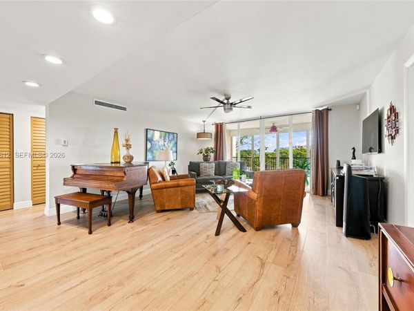 3940 Inverrary Blvd, Unit 601-A, Lauderhill, FL 33319