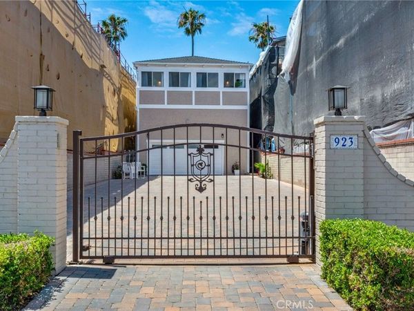 923 E Balboa Boulevard, Newport Beach, CA 92661