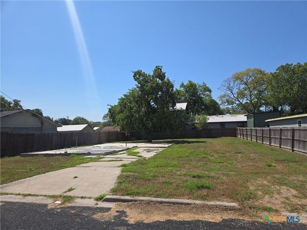 1003 E Virginia Avenue , Victoria, TX 77901