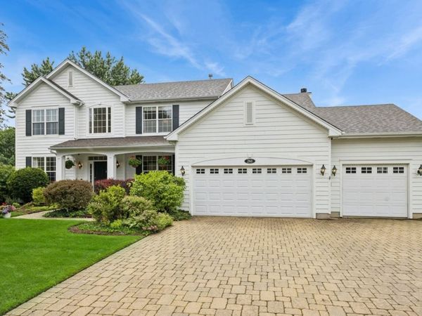260 Summerdale Lane, Algonquin, IL 60102