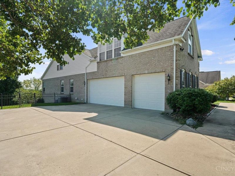5957 Emerald Lake Drive, Fairfield, OH 45014 Photo 4