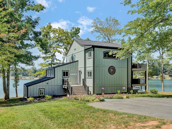 202 Lake Pine DR , Moneta, VA 24121