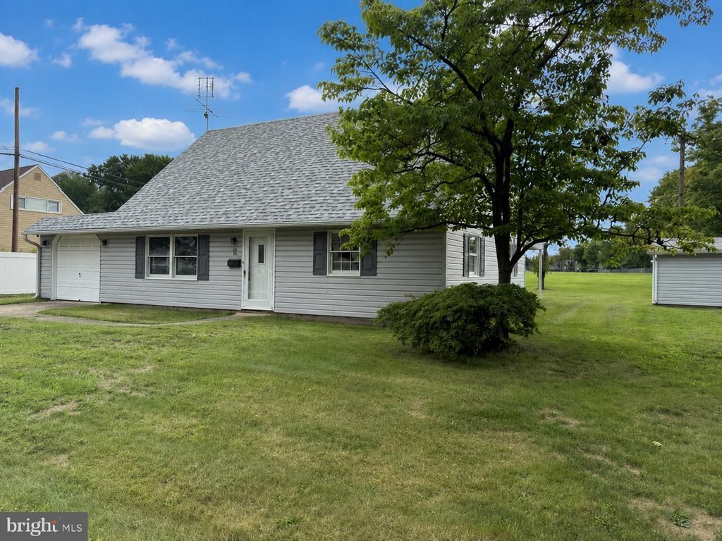 2 TIMOTHY LANE , LEVITTOWN, PA 19054