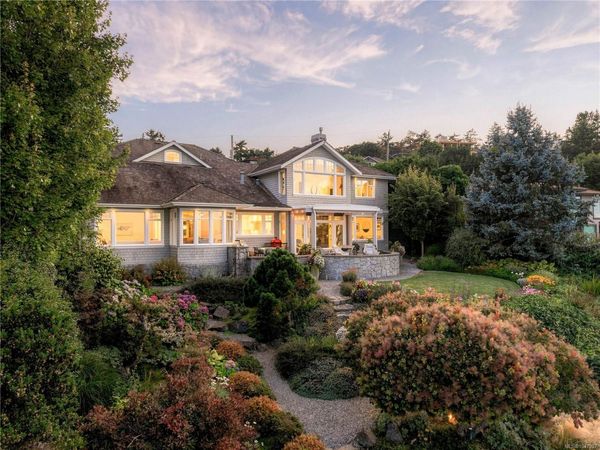 2924 Mt. Baker View Rd, Saanich, BC V8N 1Z5