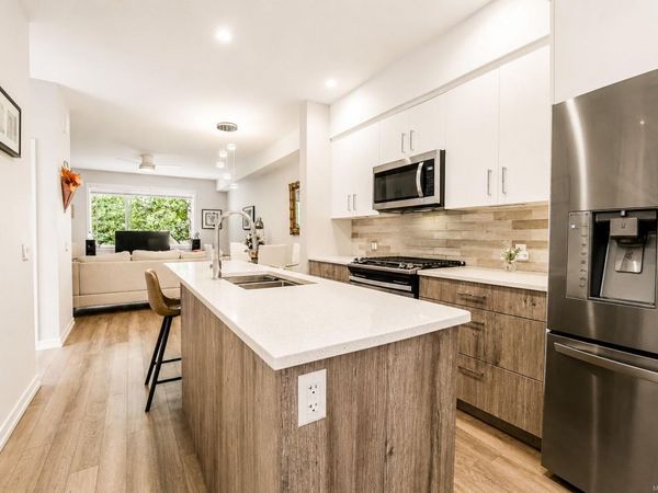 694 Hoylake Ave, Unit #112, Langford, BC V9B 3P7