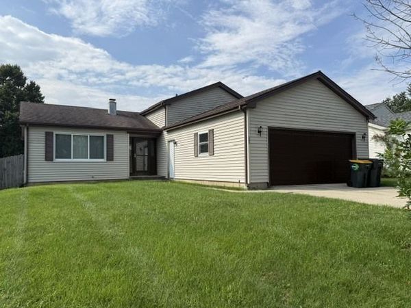 305 Somerset Drive, Streamwood, IL 60107