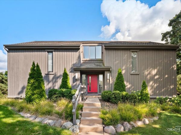 381 Deer Trail Hill Drive, Unit B, Lake Barrington, IL 60010
