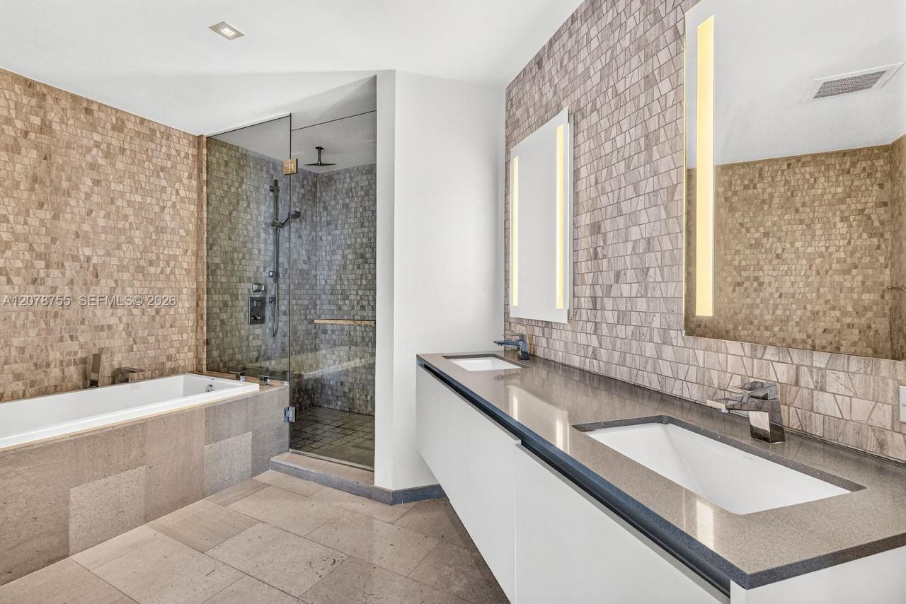88 SW 7th St , Unit 1511, Miami, FL 33130 Photo