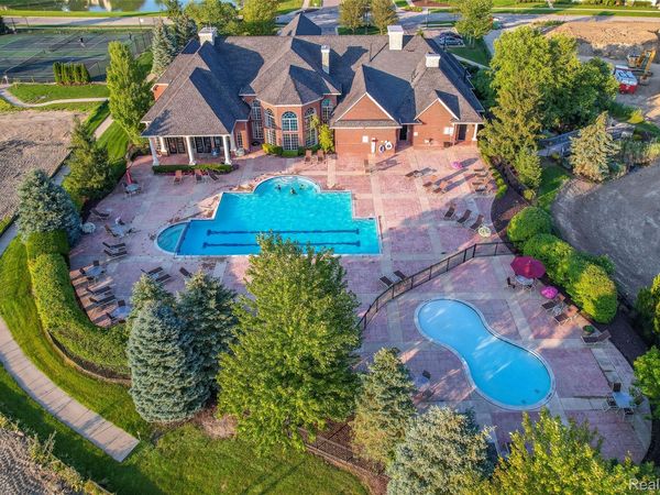1569 E Lakeview Lane , Canton Township, Mi 48187