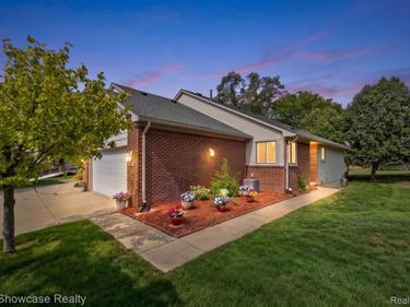 7964 Divot Drive, Unit 6, Waterford Township, Mi 48327