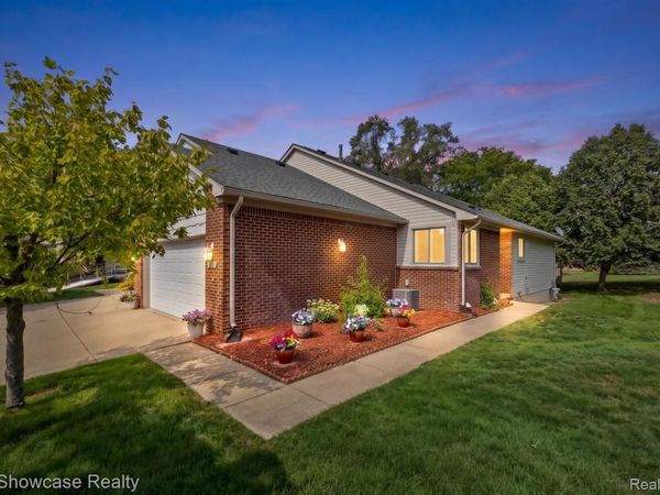 7964 Divot Drive, Unit 6, Waterford Township, Mi 48327