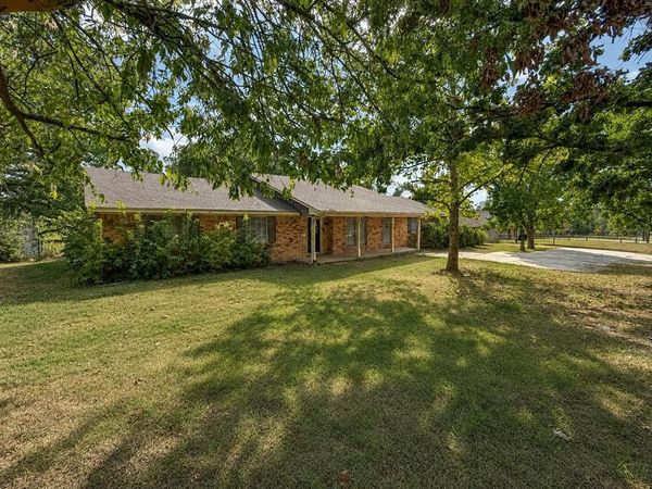 417 W Mccart Street, Krum, TX 76249