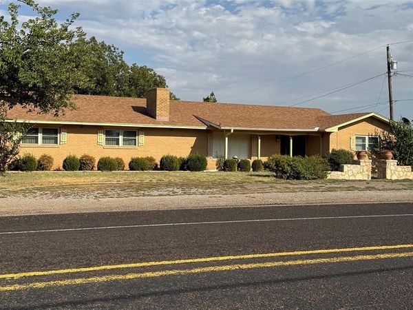 1505 S Main Street , Quanah, TX 79252