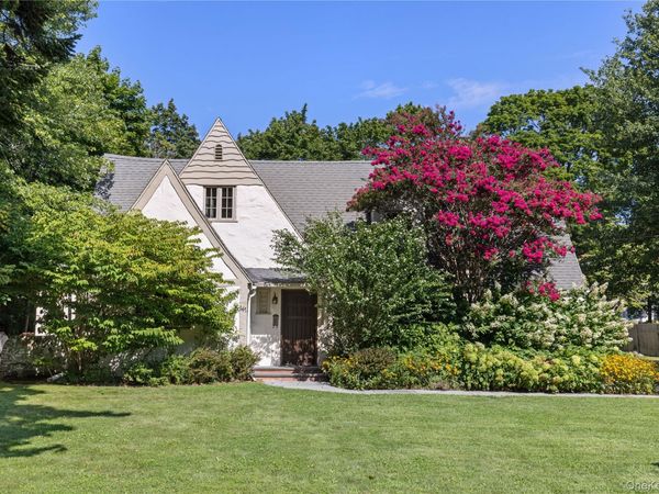 30 Merritts Pond Road , Riverhead, NY 11901