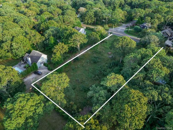 115 Bay Avenue E, Hampton Bays, NY 11946