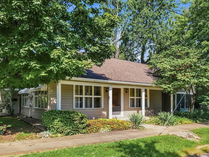 236 W Heffner Street , Delaware, OH 43015 Photo 2