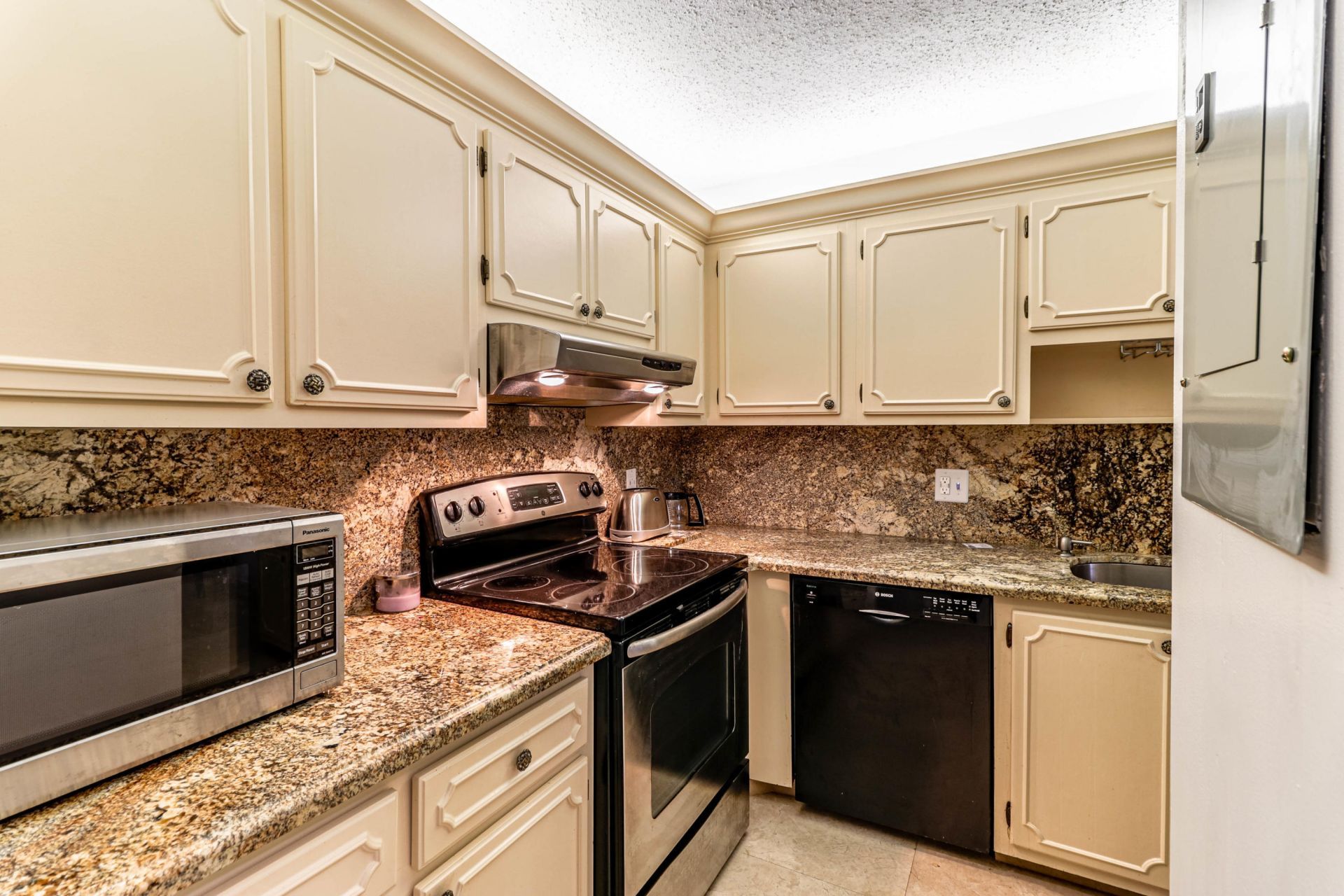 2460 Juniper Drive, Unit 201, Delray Beach, FL 33445 Photo