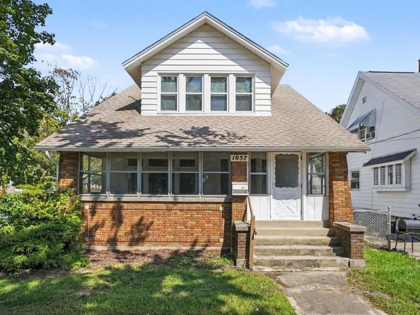 1057 12th Street NW, Grand Rapids, MI 49504