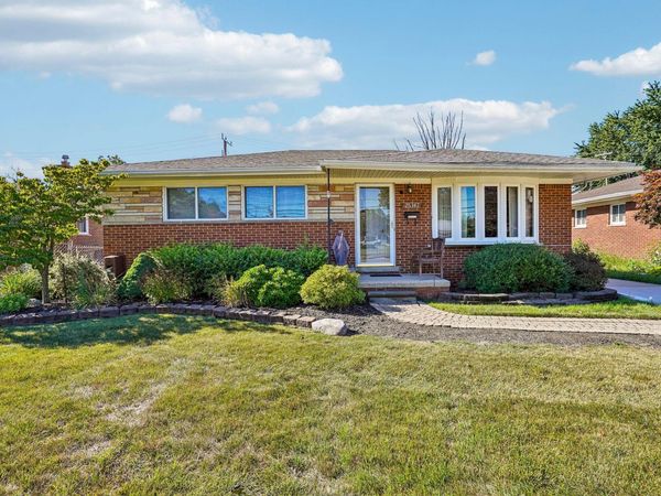 26347 Midway Street, Dearborn Heights, MI 48127