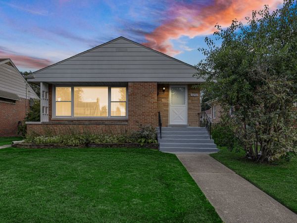 5253 Davis Street , Skokie, IL 60076