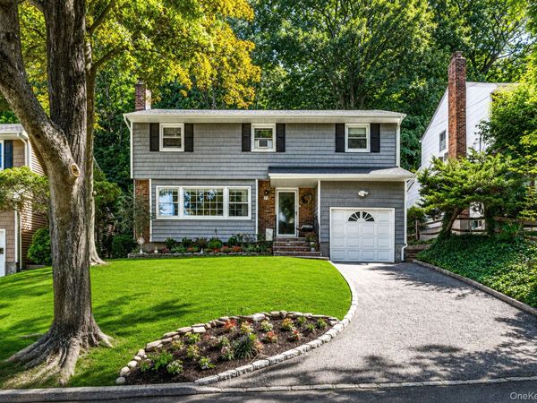 36 Briarwood Drive , Huntington, NY 11743