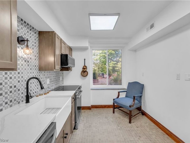 19425 Van Aken Boulevard, Unit 207, Shaker Heights, OH 44122 Photo 17