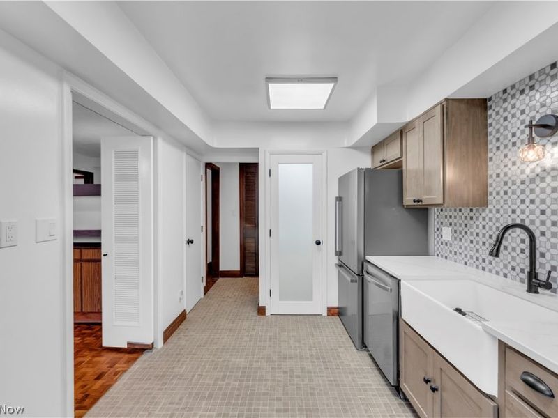19425 Van Aken Boulevard, Unit 207, Shaker Heights, OH 44122 Photo 18