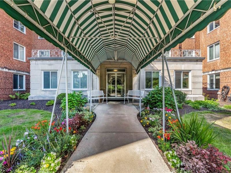19425 Van Aken Boulevard, Unit 207, Shaker Heights, OH 44122 Photo 5