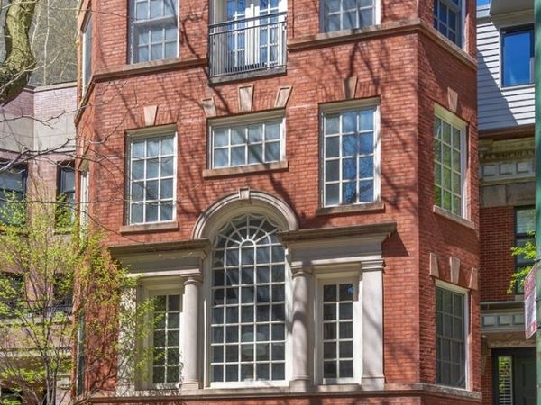 38 E Elm Street , Chicago, IL 60611