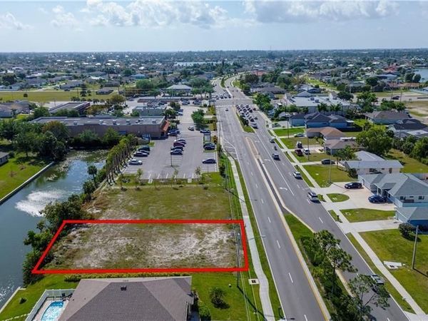 136 NICHOLAS Parkway W, Cape Coral, FL 33990