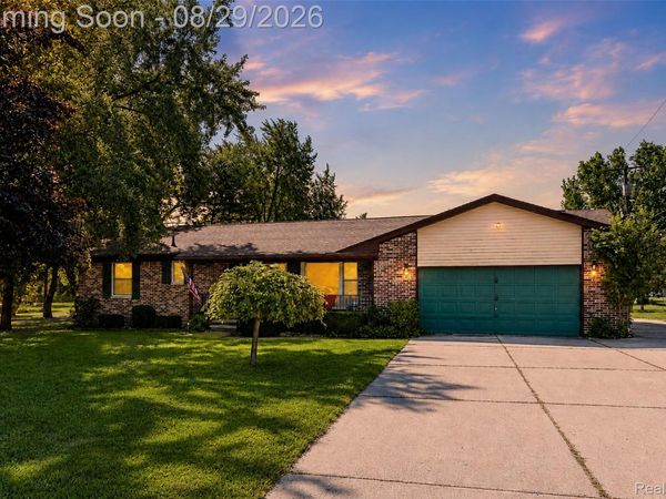 704 E Lovell Drive, Troy, Mi 48085