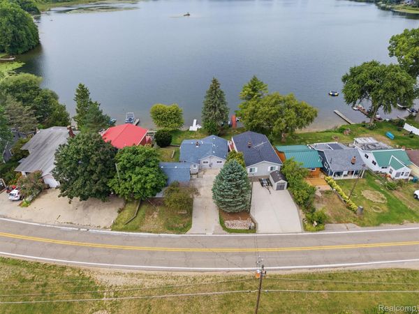 2205 Gray Road, Oregon Township, Mi 48446
