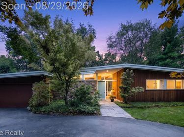 4123 Meadow Way, Bloomfield Township, Mi 48301