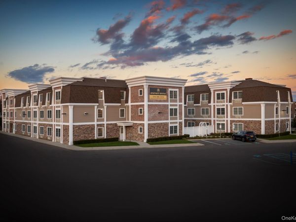 190 Fulton Street , Unit E109, Farmingdale, NY 11735