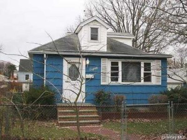 80 Claremont Avenue , West Babylon, NY 11704