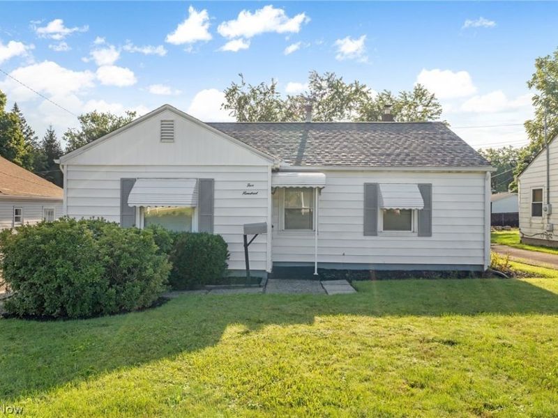 500 Carver Street NW, Massillon, OH 44647 Photo 1