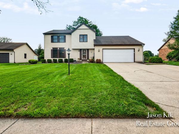 2074 Wolfboro Drive SE, Kentwood, MI 49508