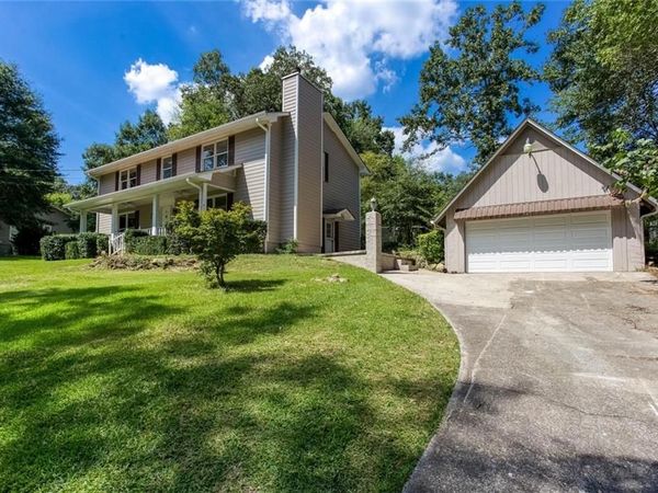 185 Lakeshore Circle SE, Acworth, GA 30101