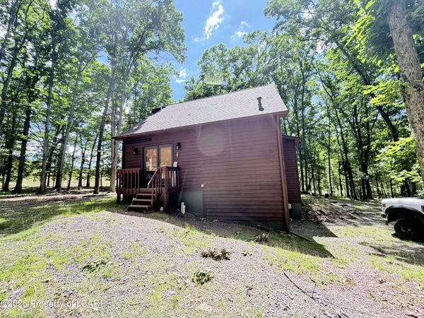 370 W Lake Valley Drive, Hazleton, PA 18202