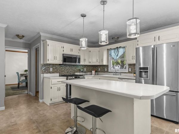 8 ABBEY Court, Chatham, IL 62629