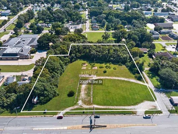 2023 N 3rd Street, Terre Haute, IN 47804