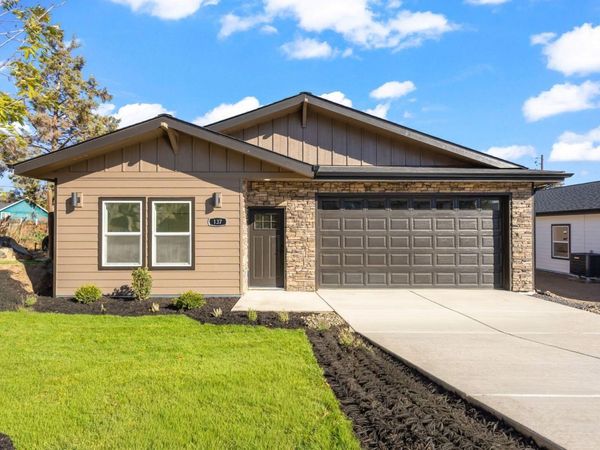 137 SE 16th Street, Madras, OR 97741